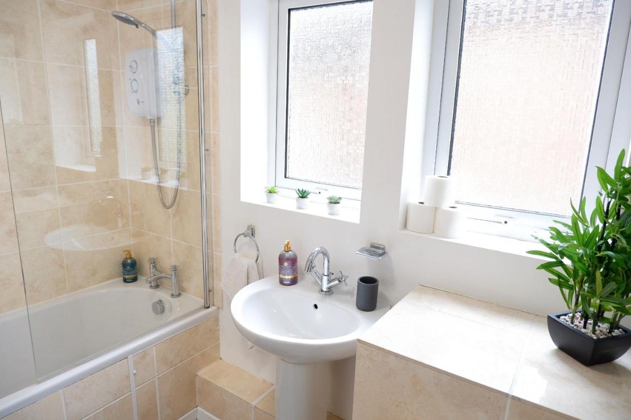 Comfortable And Cozy 4-Bedroom House Near The Hospital 캠브리지 외부 사진