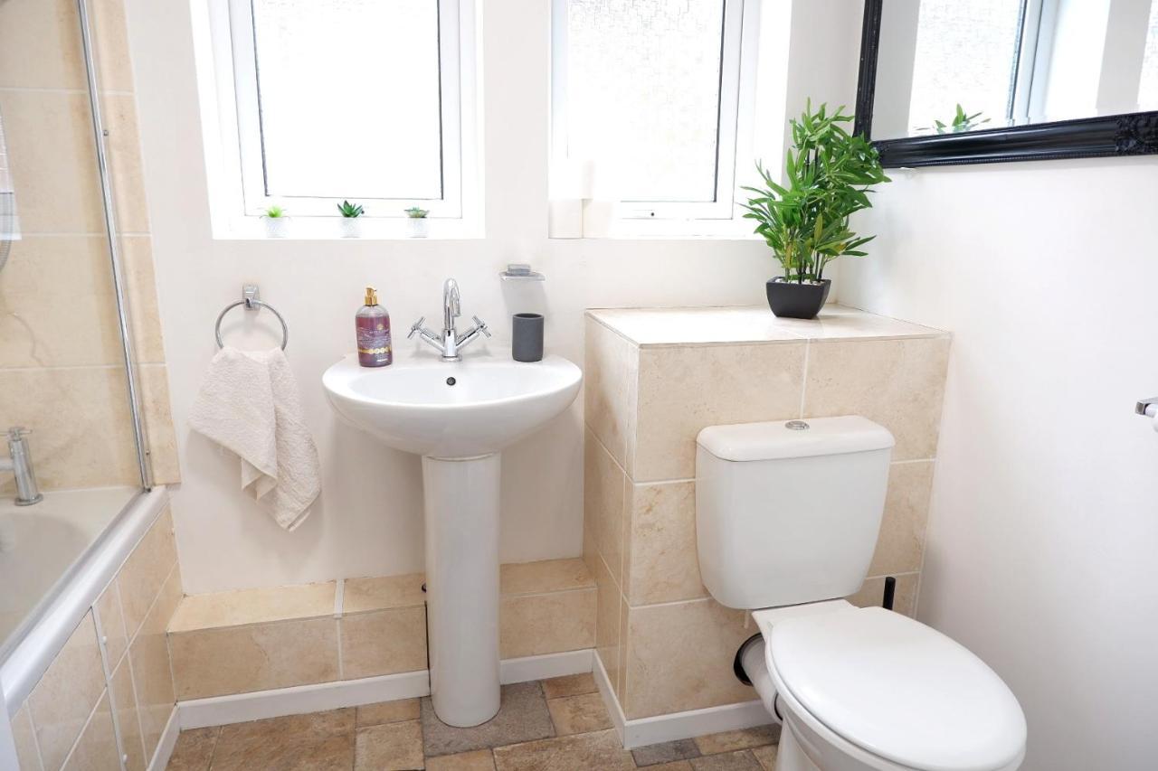 Comfortable And Cozy 4-Bedroom House Near The Hospital 캠브리지 외부 사진