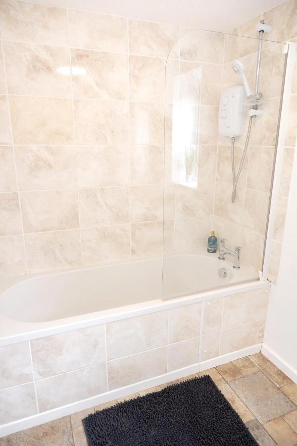 Comfortable And Cozy 4-Bedroom House Near The Hospital 캠브리지 외부 사진